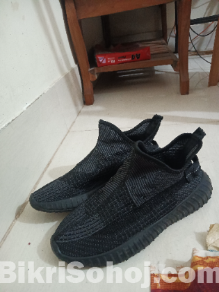 black elastic sneaker(used)
